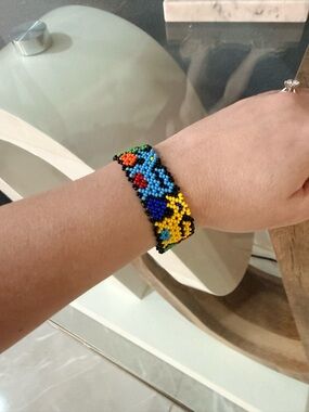 Handmade Multicolor Beaded Bracelet - Bold Pattern